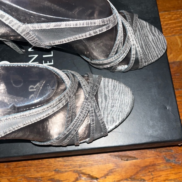 NWT Adrianna Papell Gunmetal Heels Size 8 - Picture 3 of 5